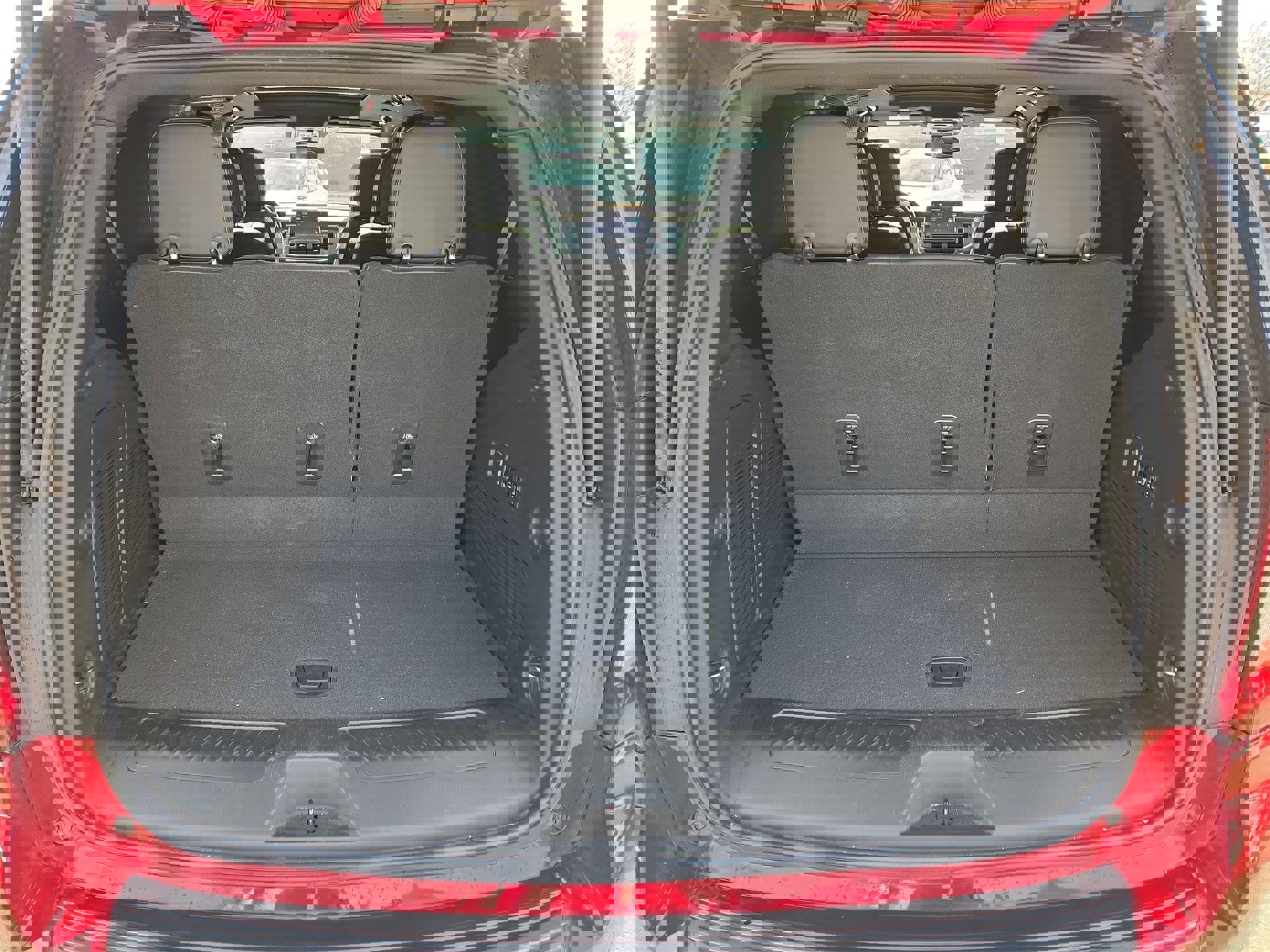 Used 2023 GMC Yukon SLT w/ SLT Premium Package image 12