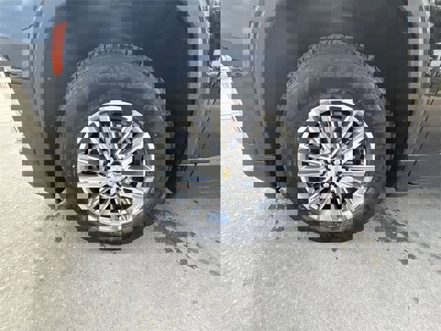 Used 2023 Chevrolet Traverse LT image 10