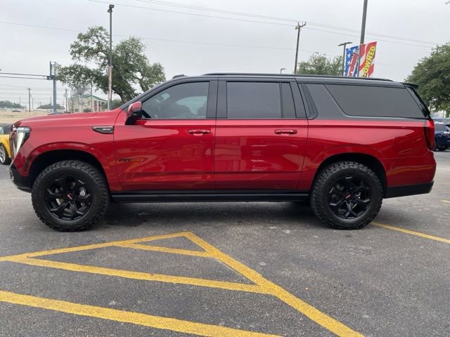 Used 2025 GMC Yukon XL AT4 Ultimate AWD/4WD image 3