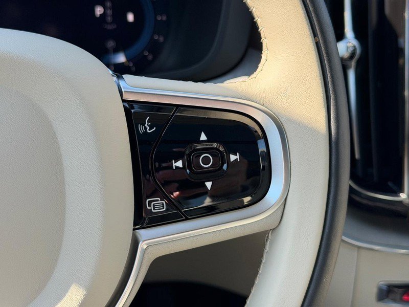 Certified 2023 Volvo XC60 B5 Plus w/ Climate Package AWD/4WD image 21