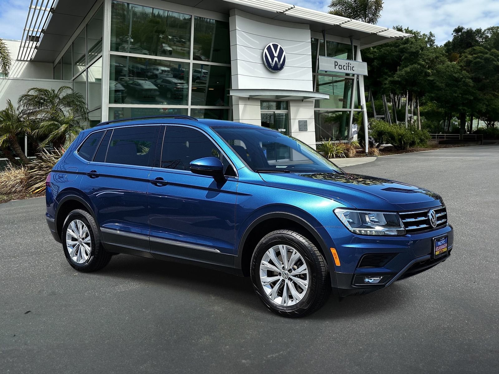 Used 2018 Volkswagen Tiguan SE AWD/4WD image 3