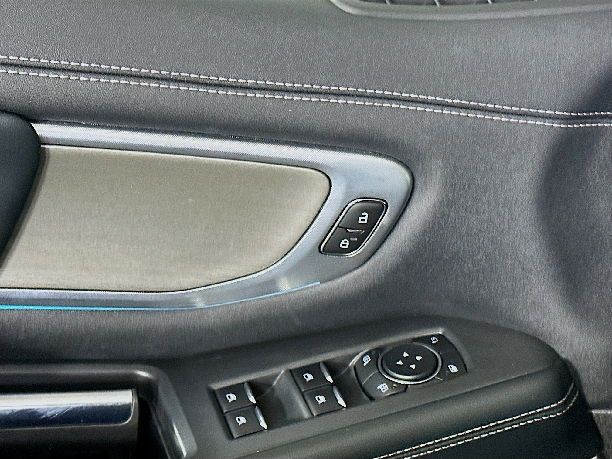 Used 2025 Ford Expedition Platinum image 15