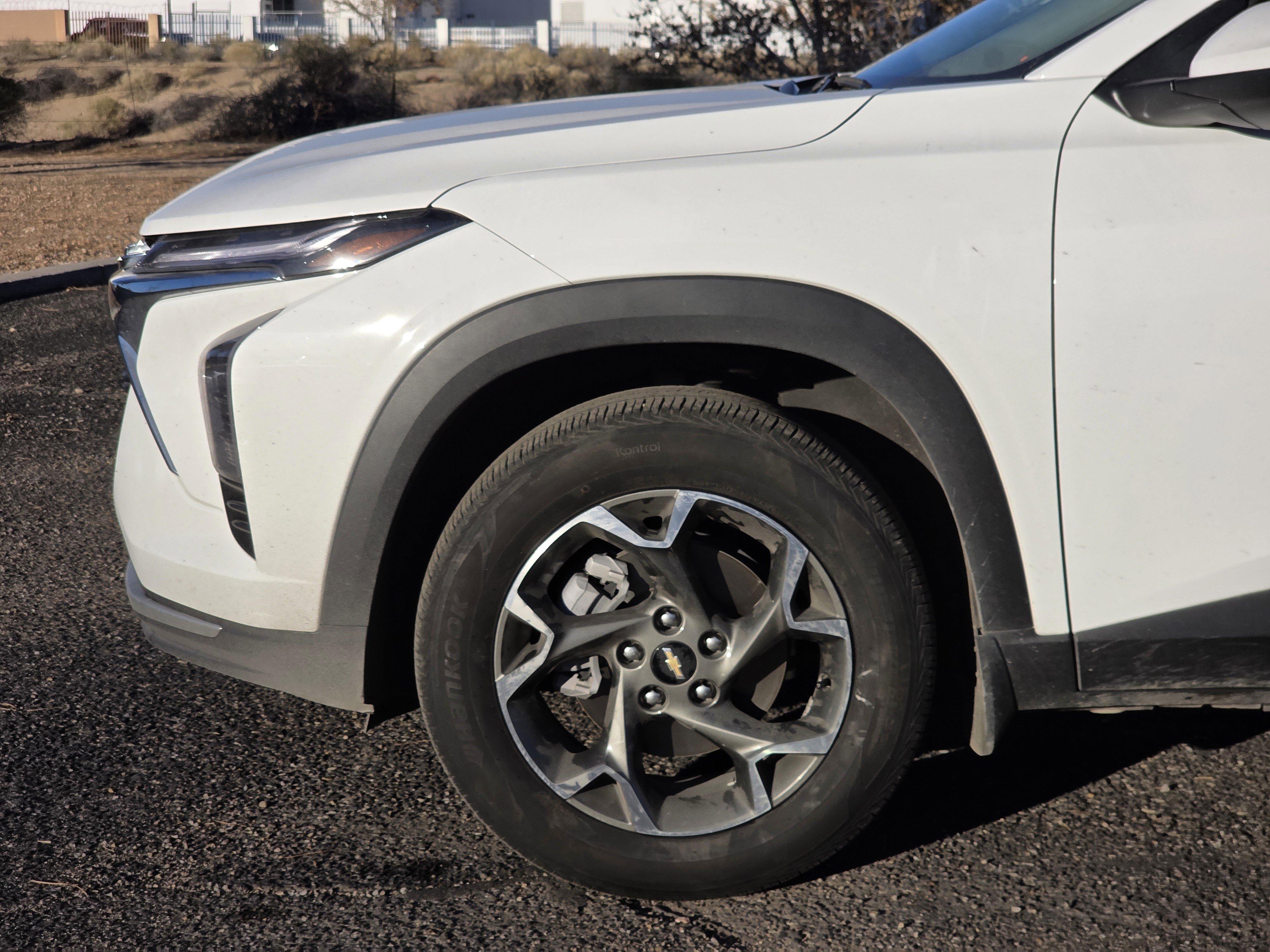 Used 2025 Chevrolet Trax LT w/ LT Convenience Package image 4