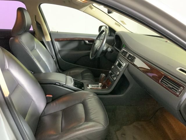 Used 2008 Volvo V70 image 32