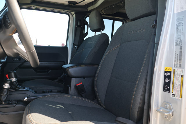 Used 2024 Jeep Wrangler Unlimited Sahara AWD/4WD image 9