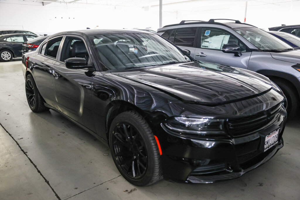 Used 2023 Dodge Charger SXT RWD image 2
