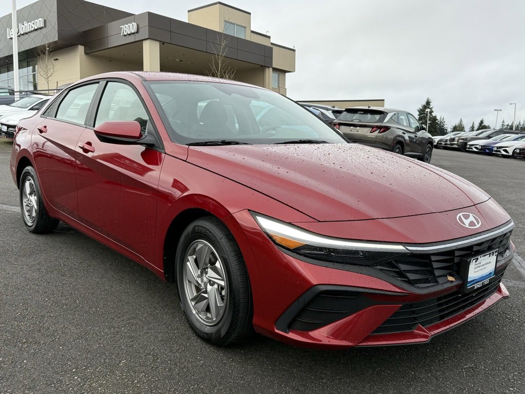 Certified 2025 Hyundai Elantra SE image 7