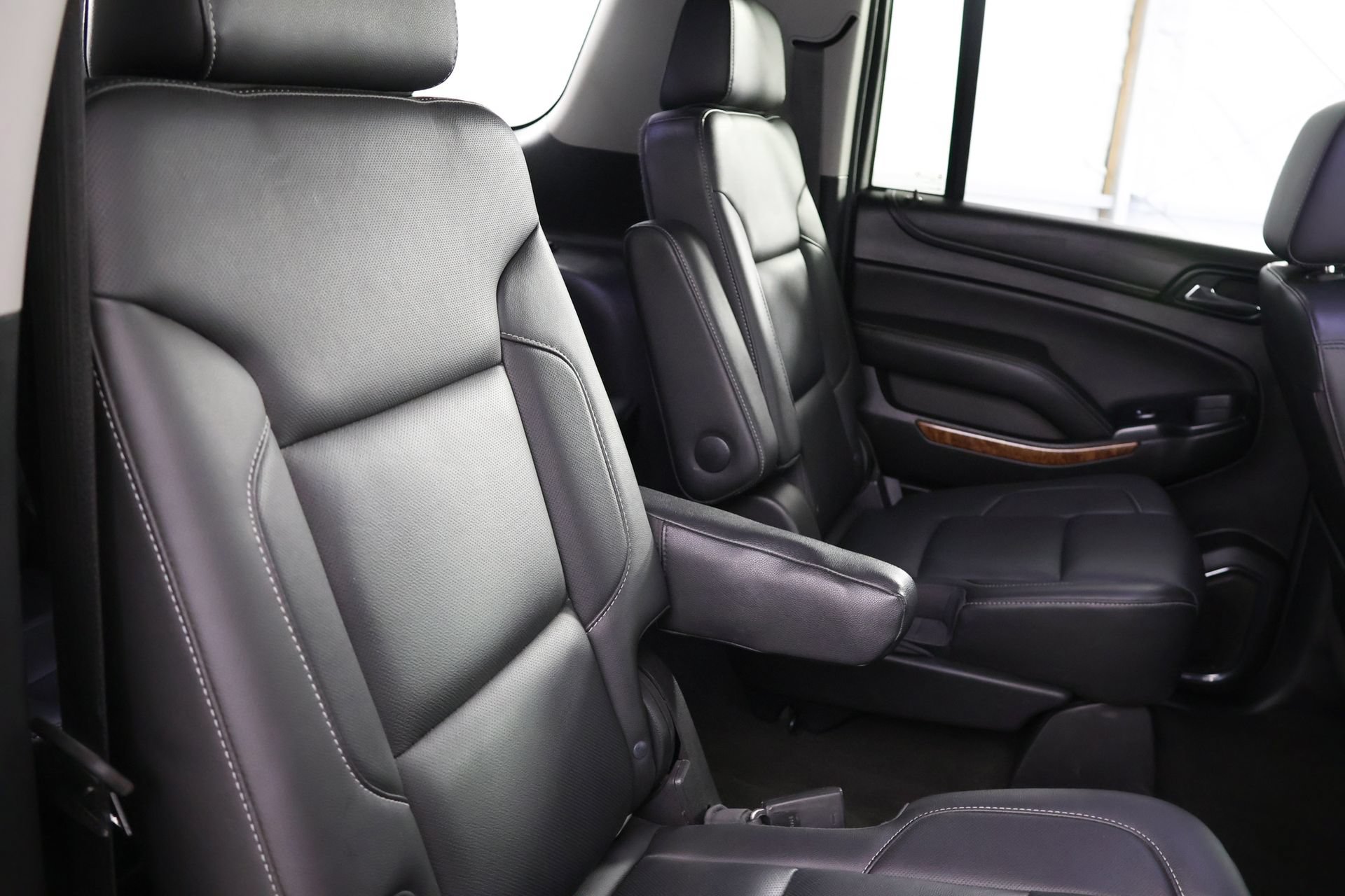 Used 2018 Chevrolet Suburban Premier AWD/4WD image 31