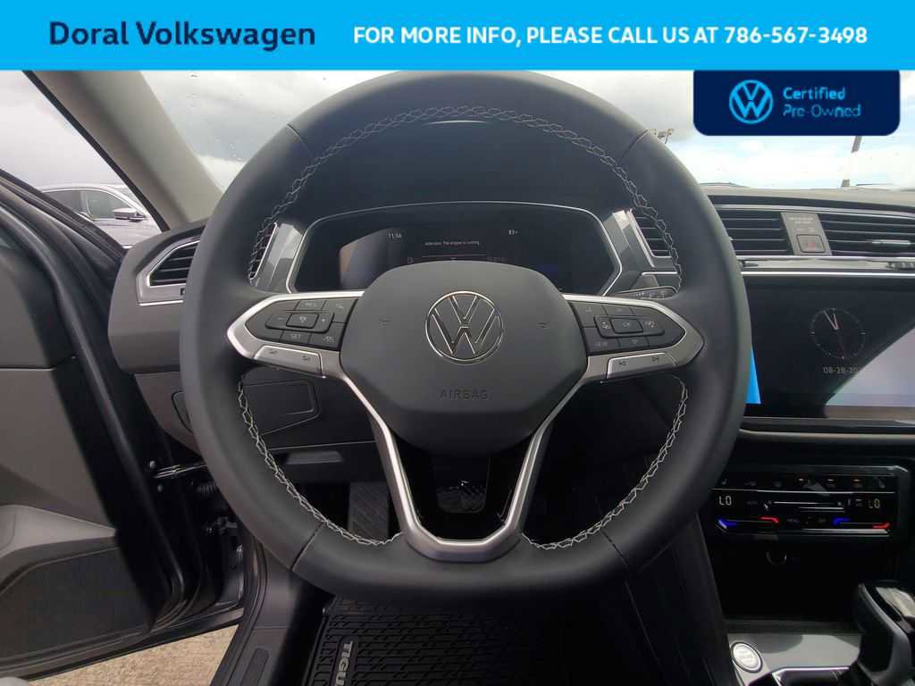 Used 2023 Volkswagen Tiguan SE w/ Panoramic Sunroof Package FWD image 21