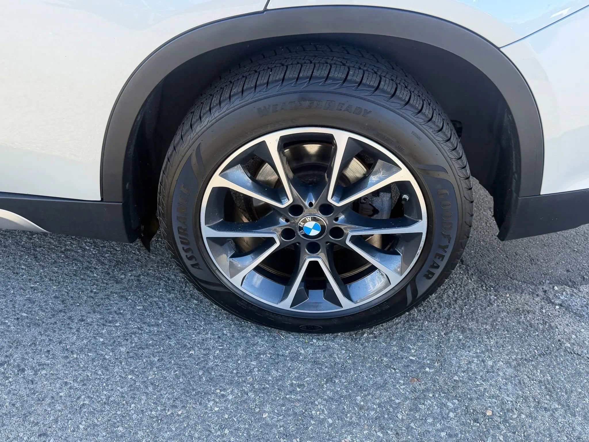 Used 2017 BMW X5 xDrive40e image 9