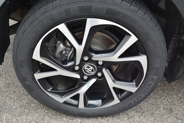 Used 2019 Toyota C-HR XLE FWD image 40
