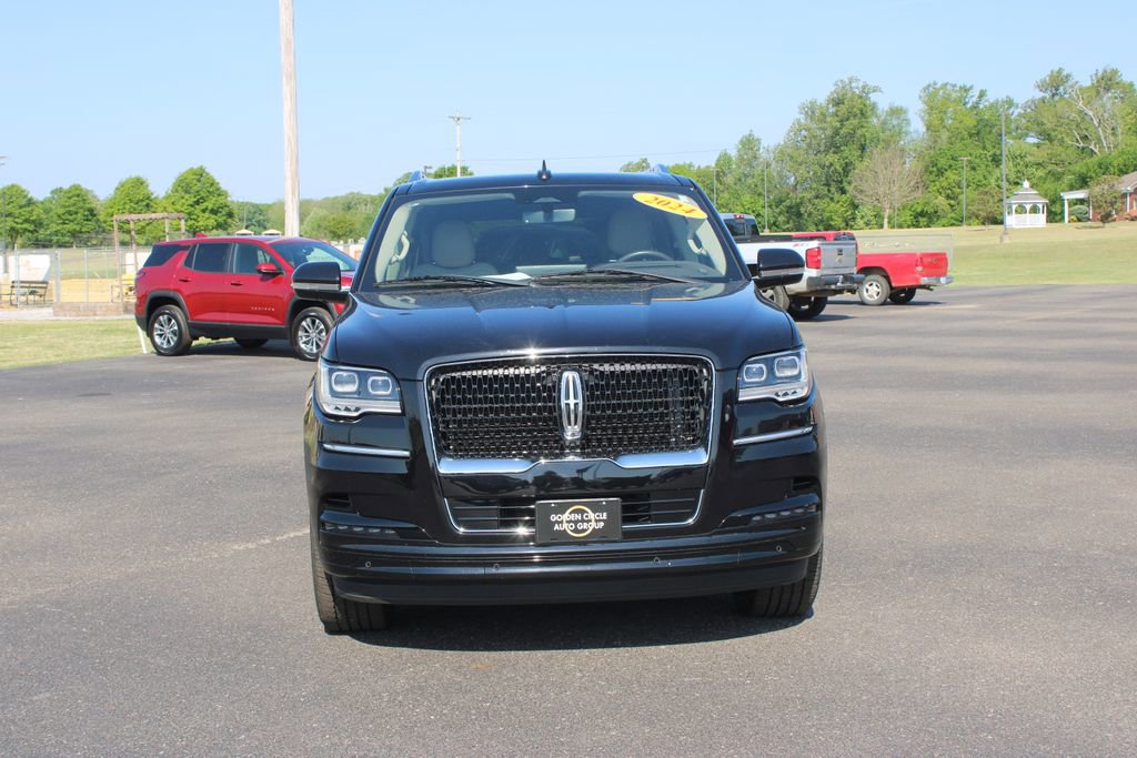 Used 2024 Lincoln Navigator L Reserve AWD/4WD image 3