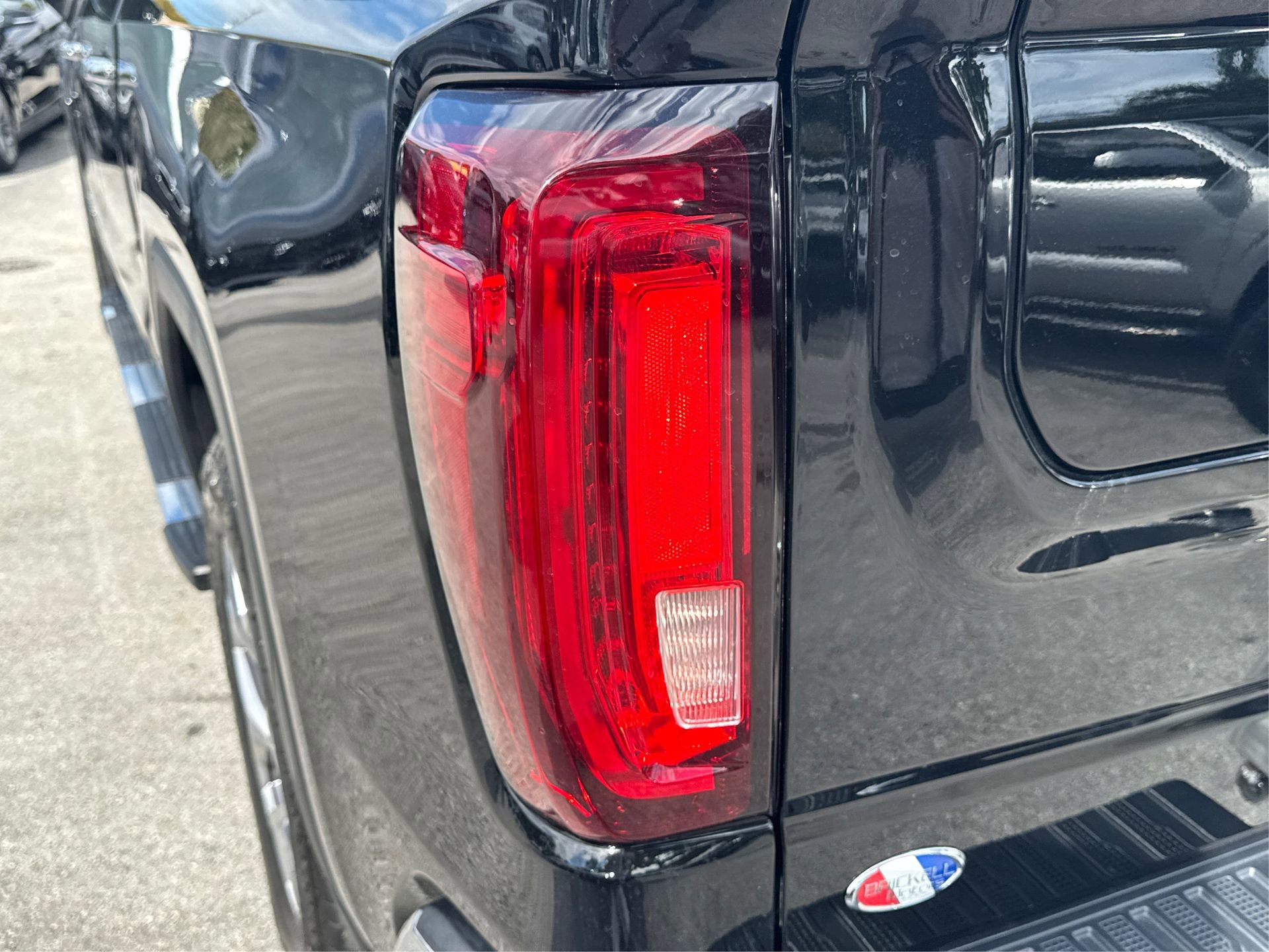 Used 2024 GMC Sierra 1500 SLT w/ SLT Premium Plus Package image 17