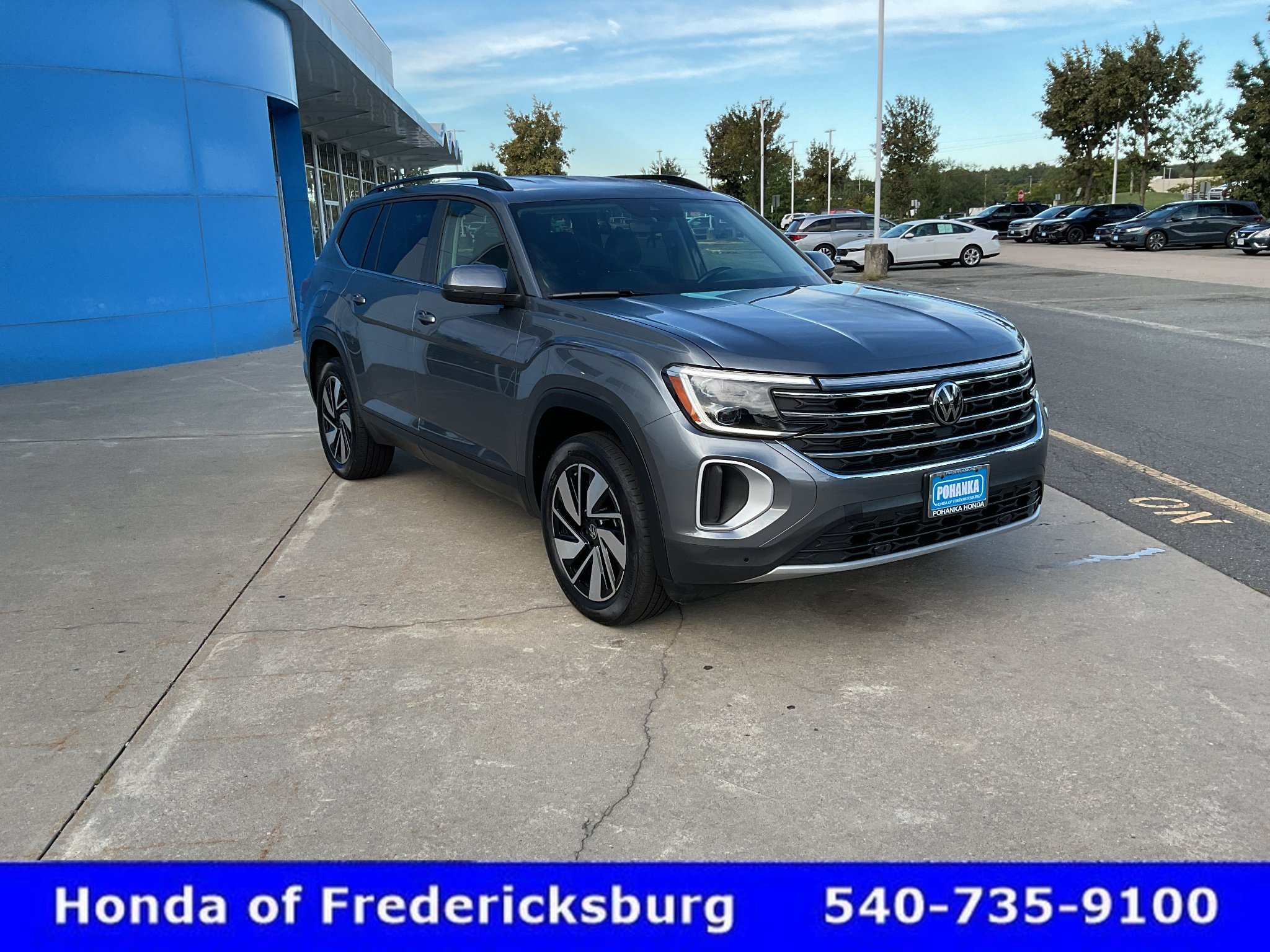 Used 2025 Volkswagen Atlas SE AWD/4WD image 8