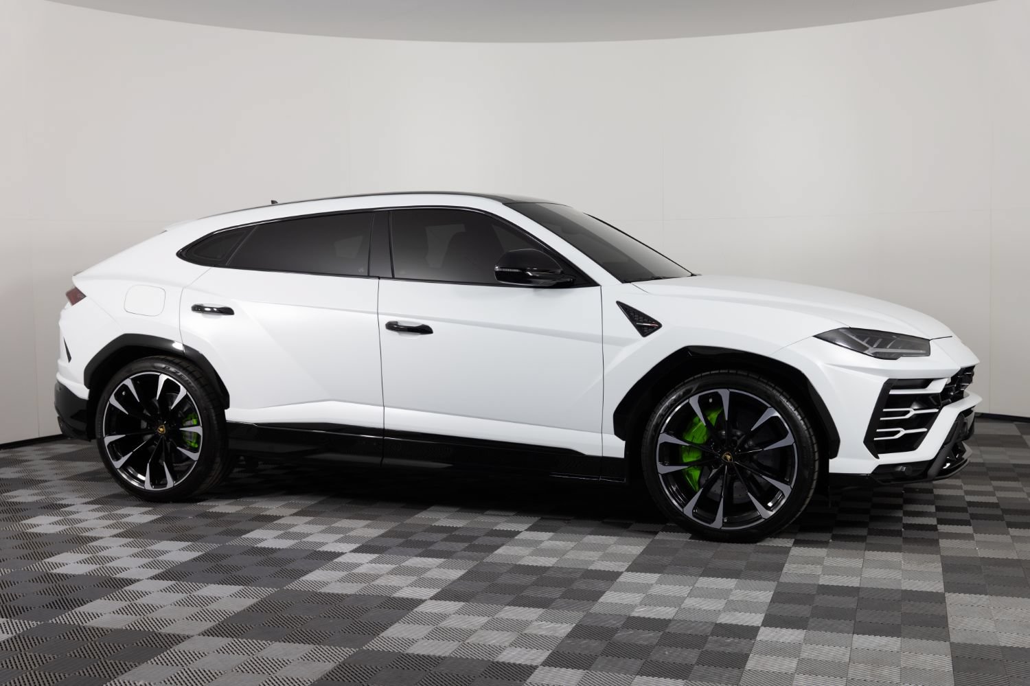 Used 2021 Lamborghini Urus AWD/4WD image 10