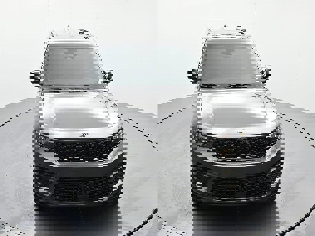 New 2025 Jeep Grand Cherokee Altitude image 30