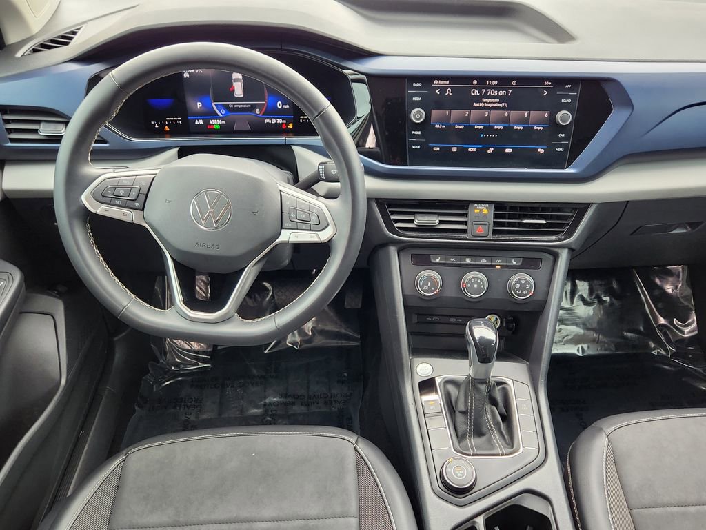 Used 2022 Volkswagen Taos SE image 2