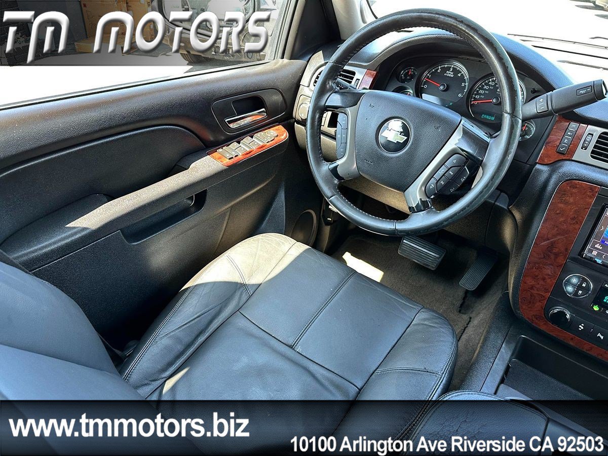 Used 2011 Chevrolet Suburban LT w/ Regional Value Package RWD image 15