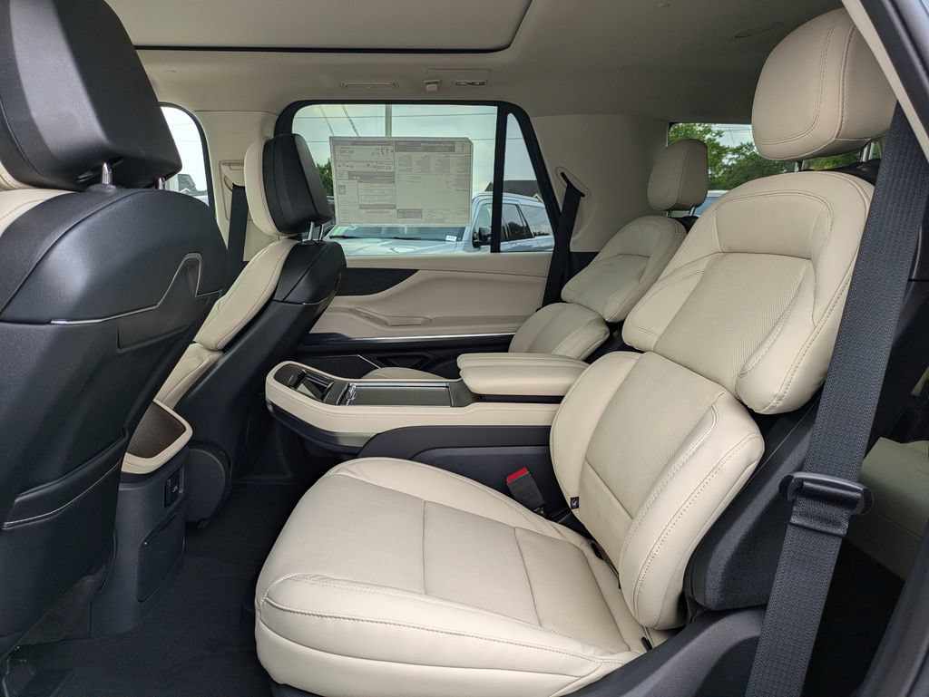 New 2027 Lincoln Navigator Reserve AWD/4WD image 15