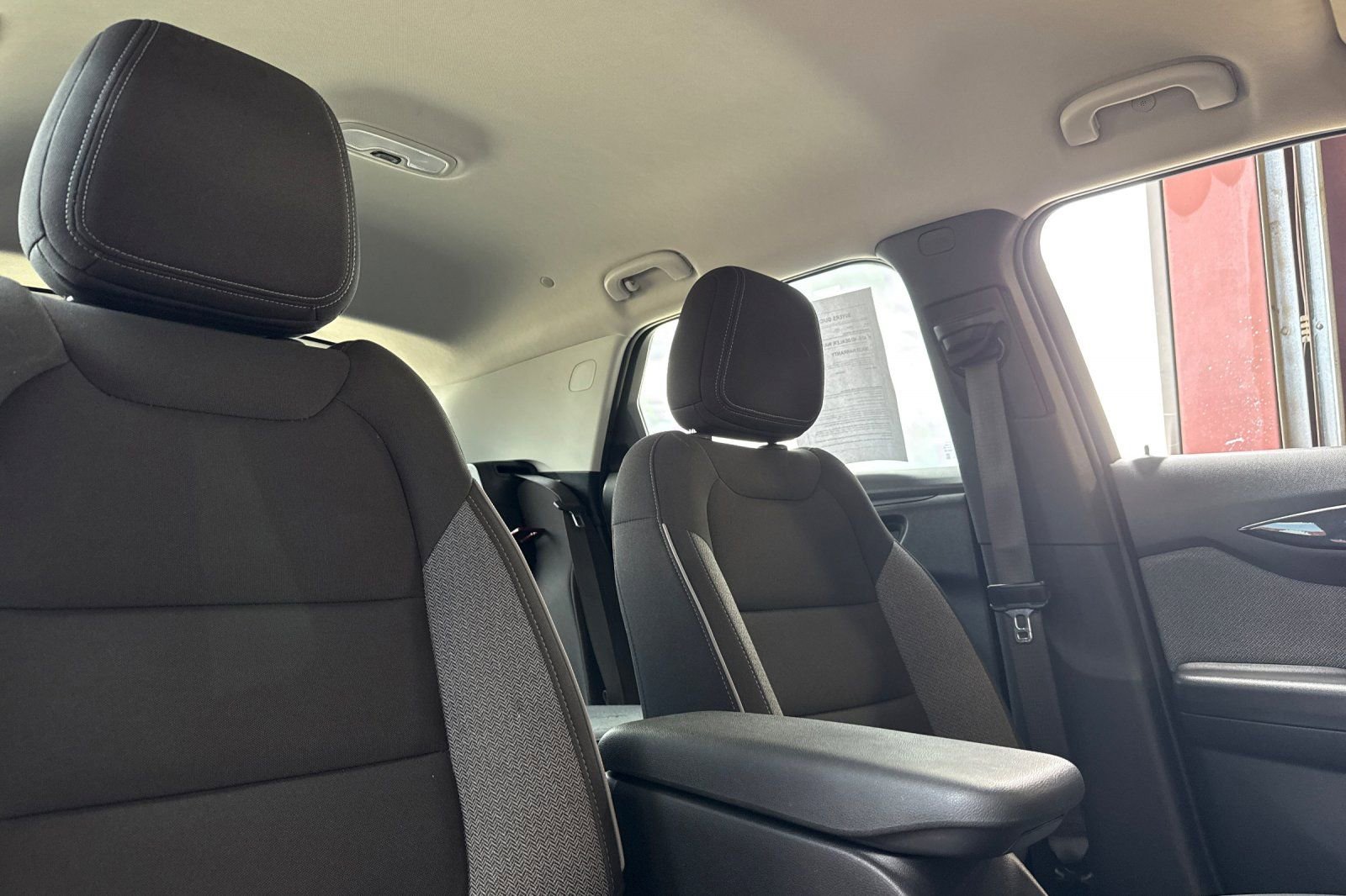 Used 2025 Chevrolet TrailBlazer LT AWD/4WD image 17