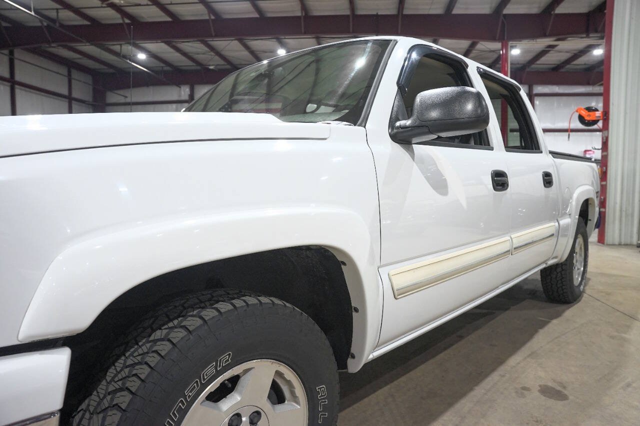 Used 2006 Chevrolet Silverado 1500 LT w/ Light Duty Power Package AWD/4WD image 35