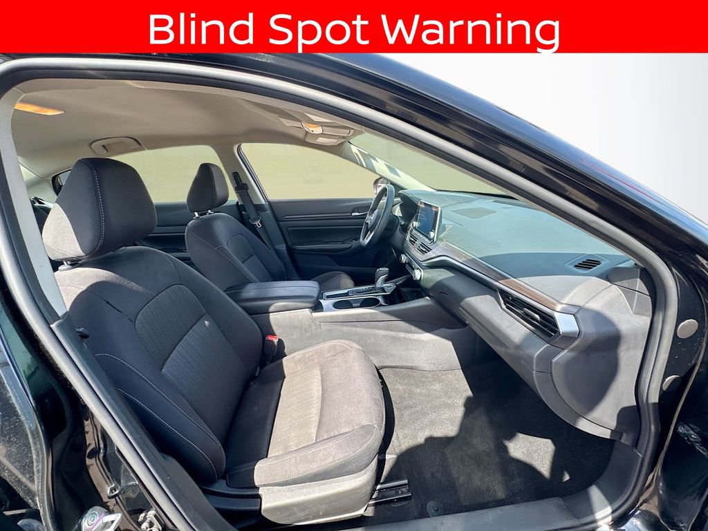 Used 2024 Nissan Altima 2.5 SV FWD image 12