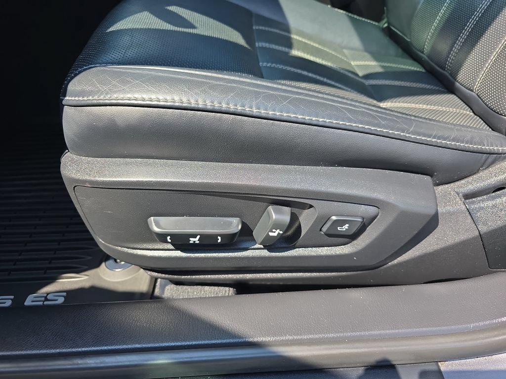 Used 2018 Lexus ES 350 w/ Luxury Package w/Wood Trim FWD image 30