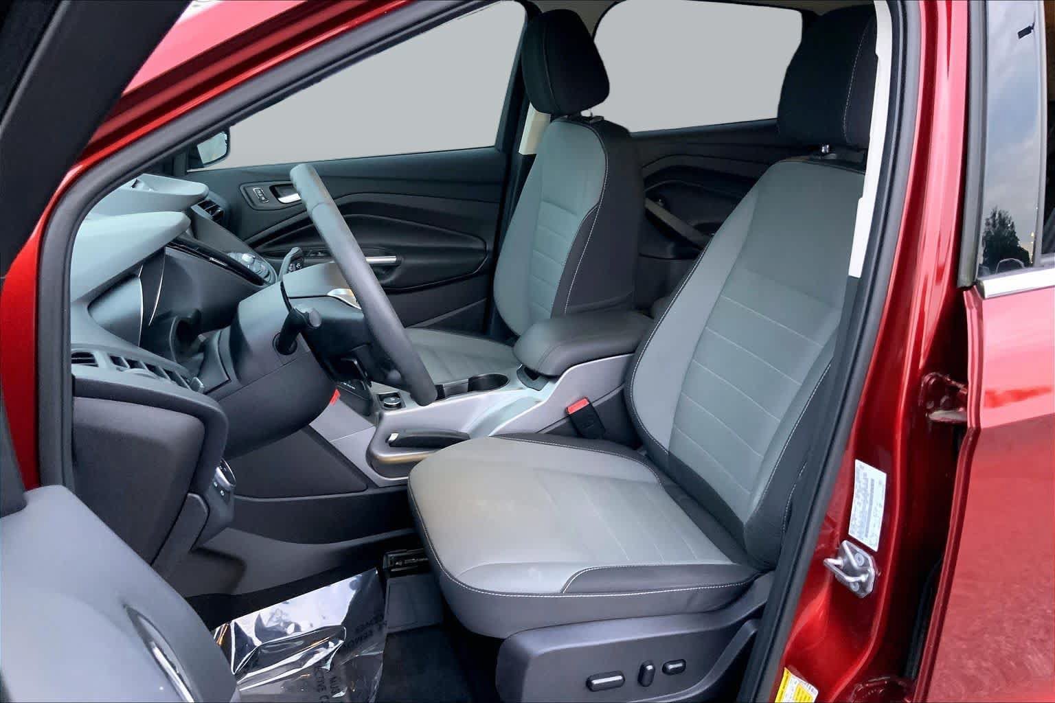 Used 2016 Ford Escape SE w/ Equipment Group 201A FWD image 8
