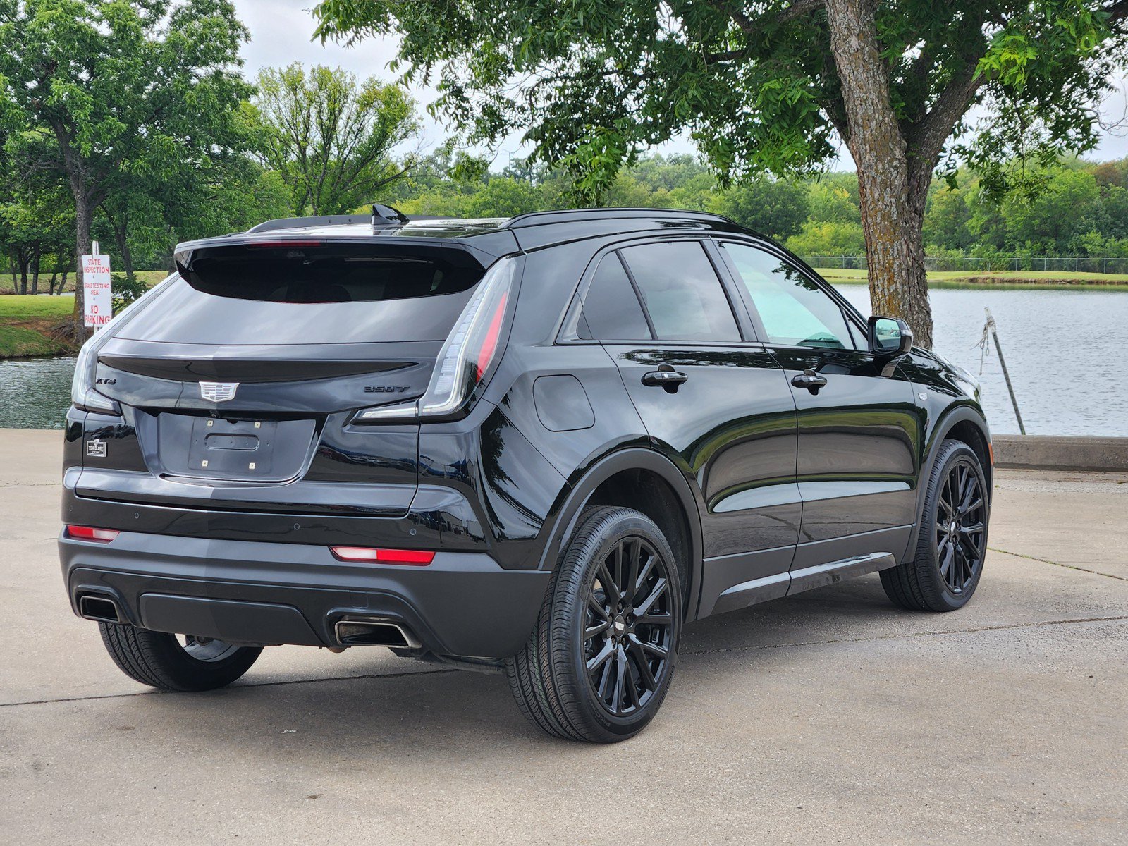 Certified 2023 Cadillac XT4 Sport w/ LPO, Onyx Lite Package FWD image 4