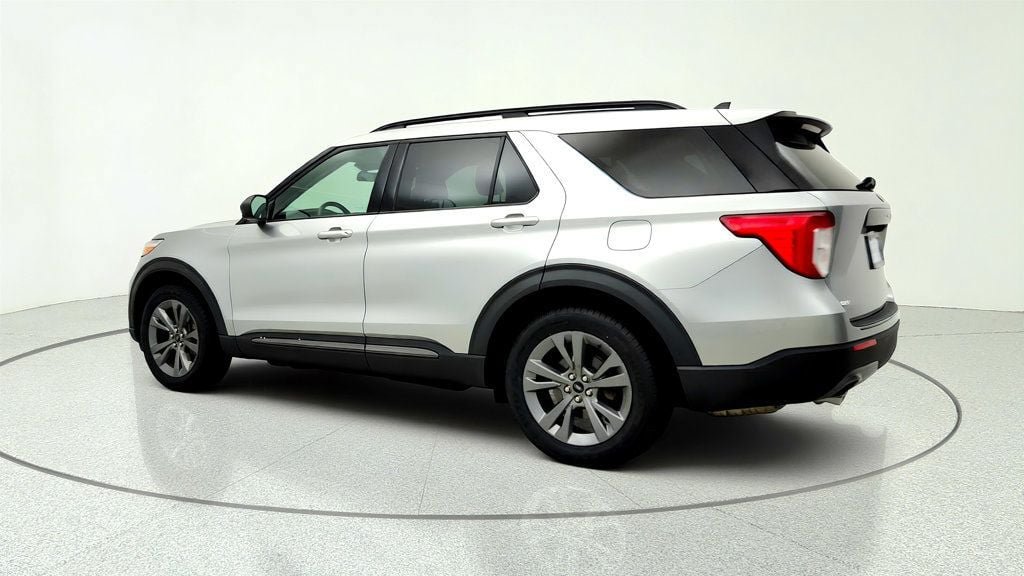 Used 2021 Ford Explorer XLT w/ Equipment Group 202A AWD/4WD image 7