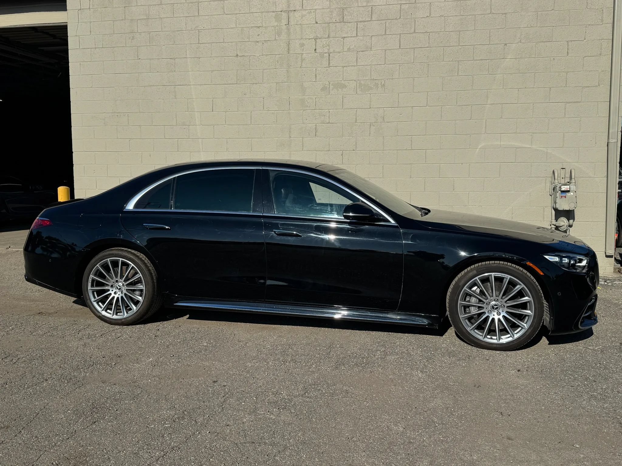 Used 2022 Mercedes-Benz S 580 4MATIC Sedan w/ AMG Line Package image 8