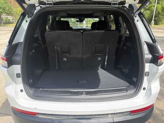 Used 2025 Jeep Grand Cherokee L Limited w/ Luxury Tech Group II RWD image 12