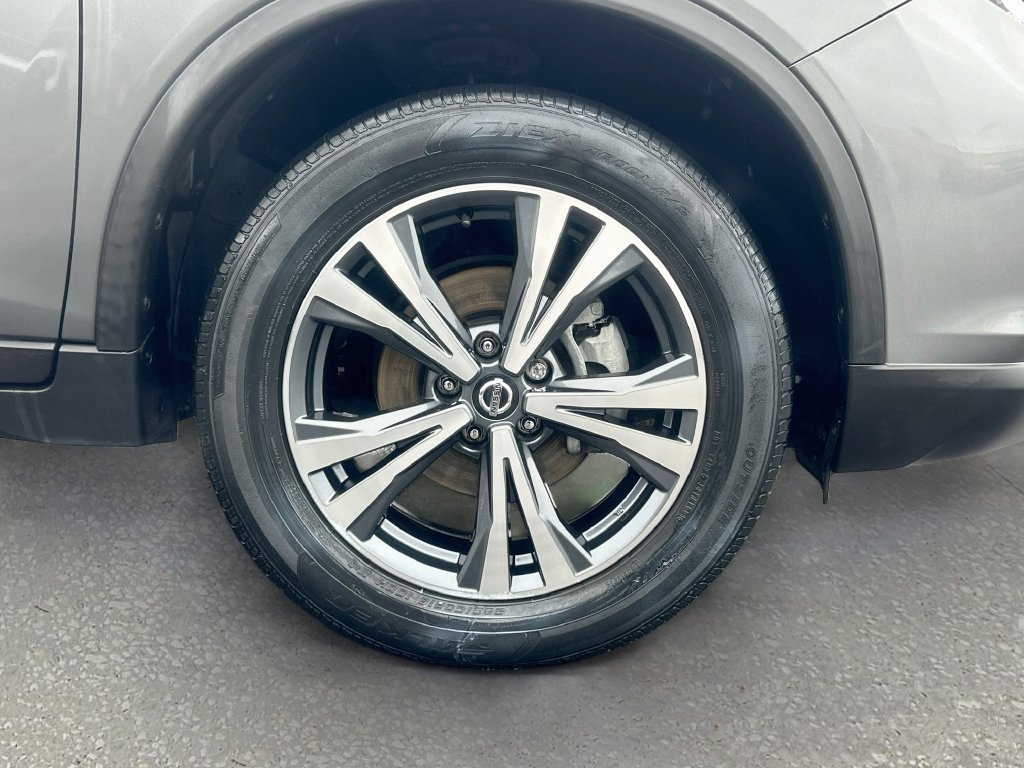 Used 2019 Nissan Rogue SV w/ Premium Package FWD image 30