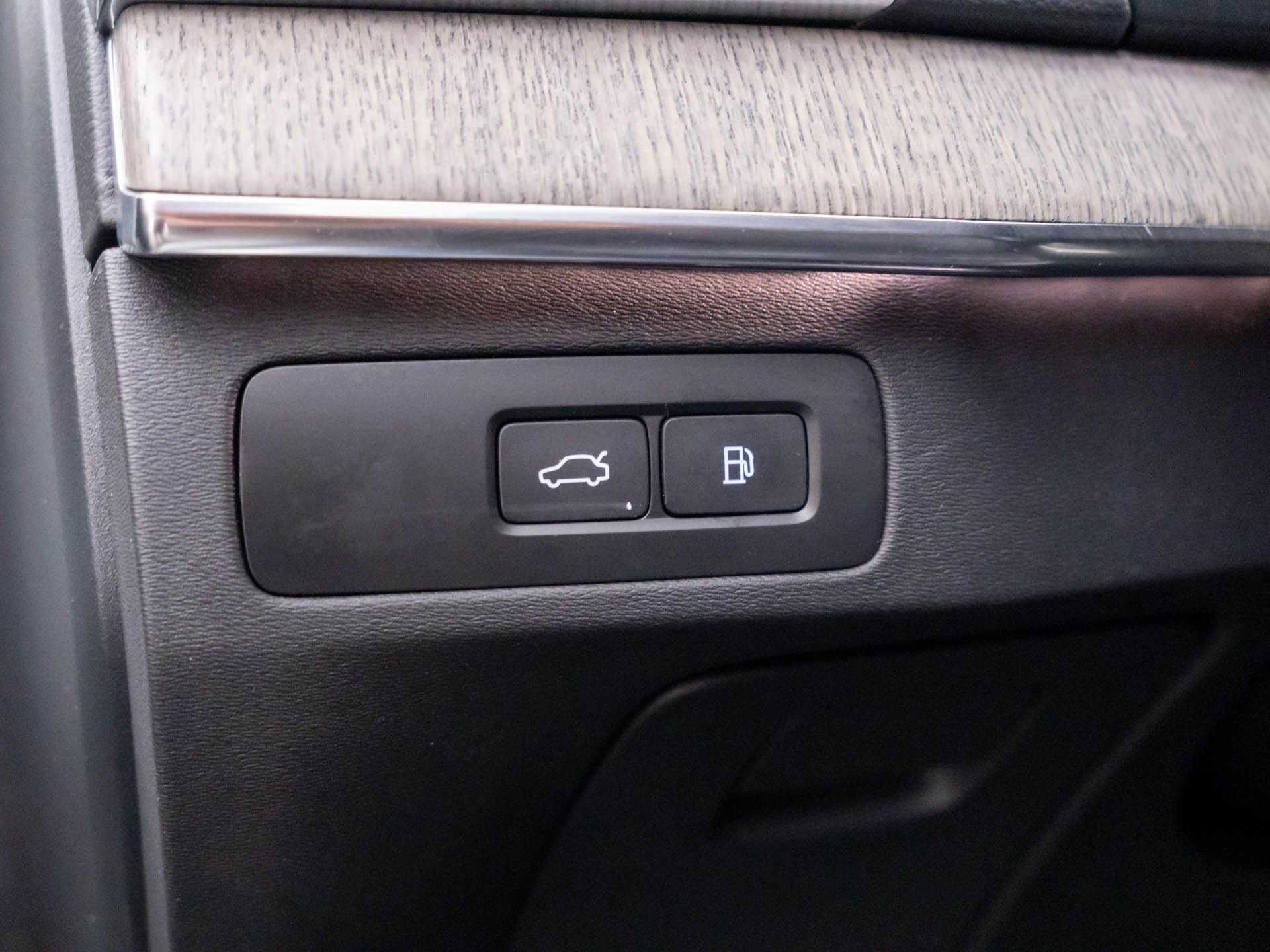 Used 2024 Volvo XC90 T8 Ultimate w/ Lounge Package image 23