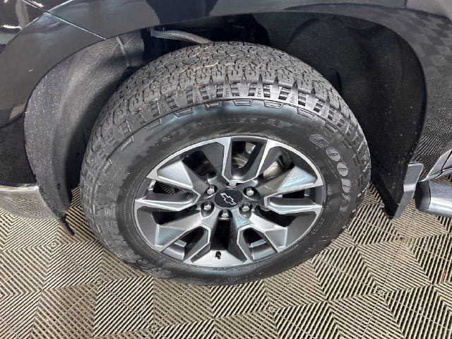 Used 2023 Chevrolet Silverado 1500 LT AWD/4WD image 10