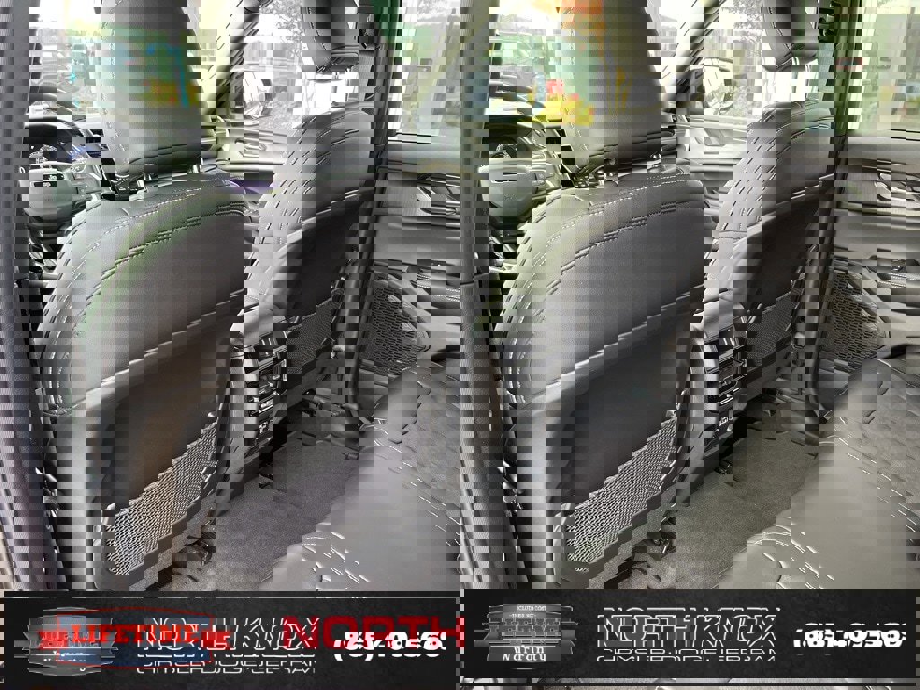 New 2025 Jeep Grand Cherokee Altitude image 18