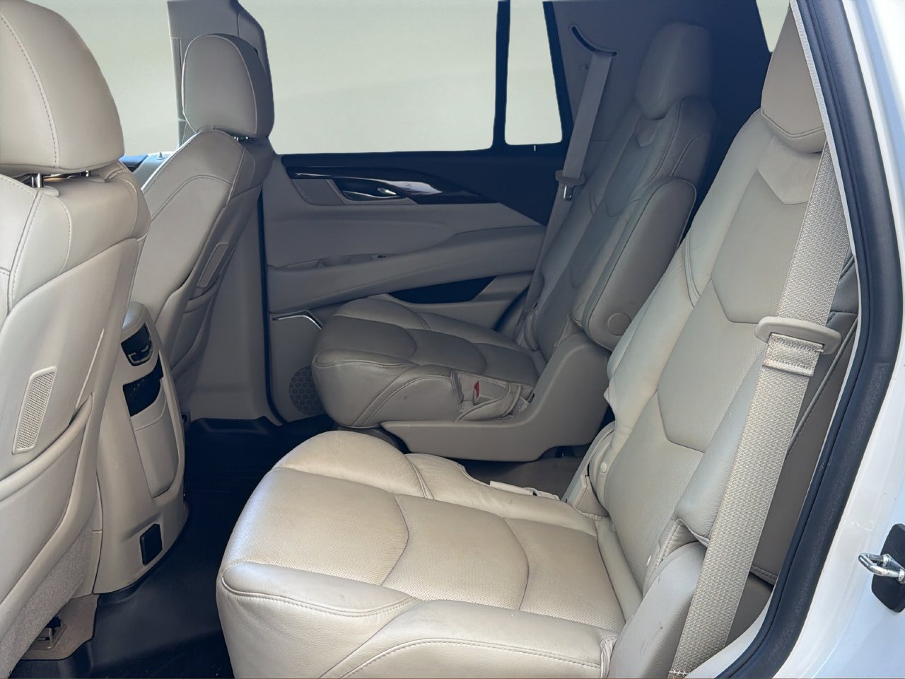 Used 2017 Cadillac Escalade Premium Luxury RWD image 12