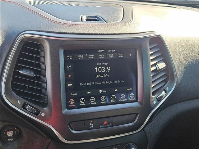Used 2020 Jeep Cherokee Trailhawk image 12