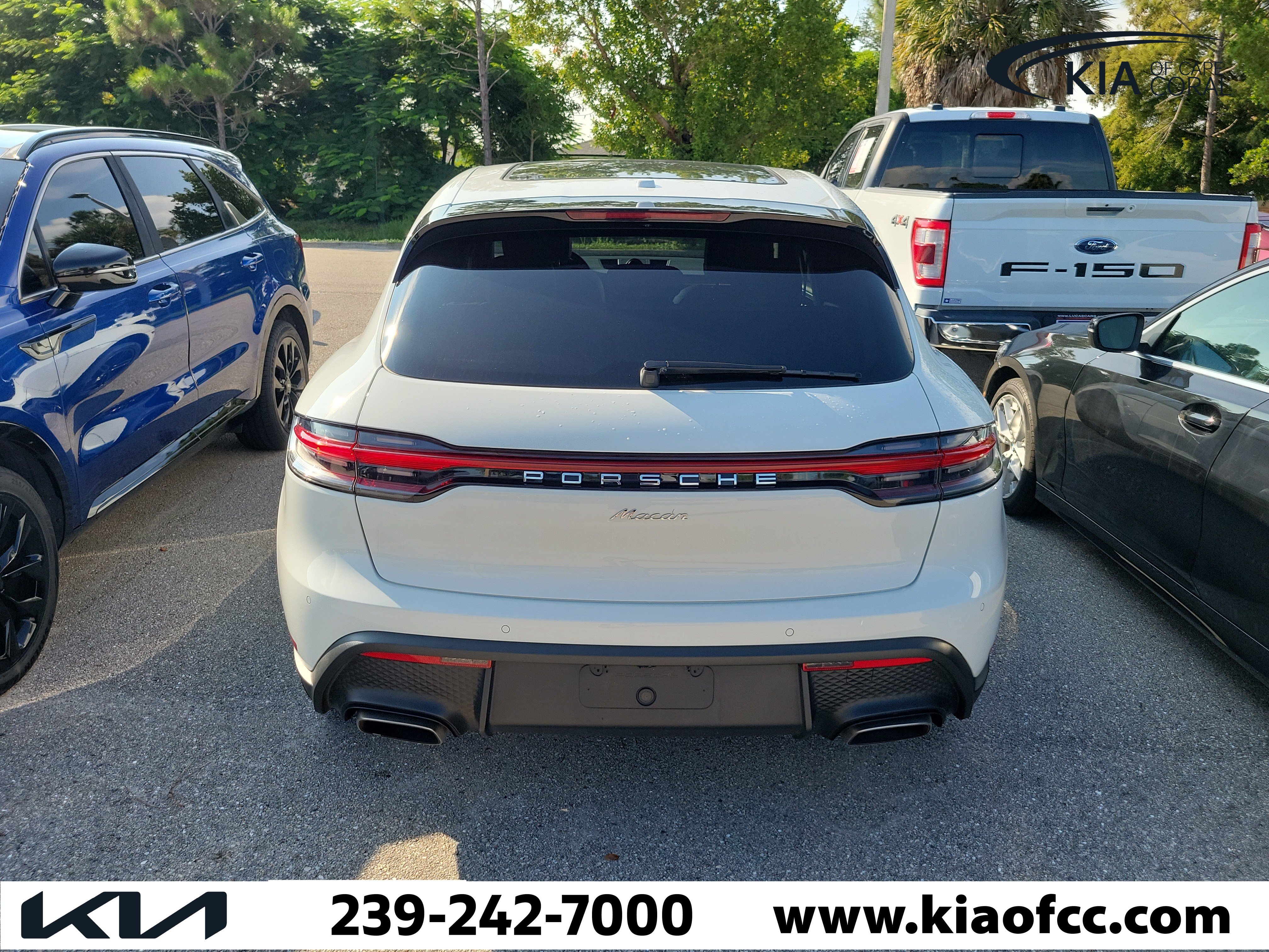 Used 2025 Porsche Macan AWD/4WD image 5