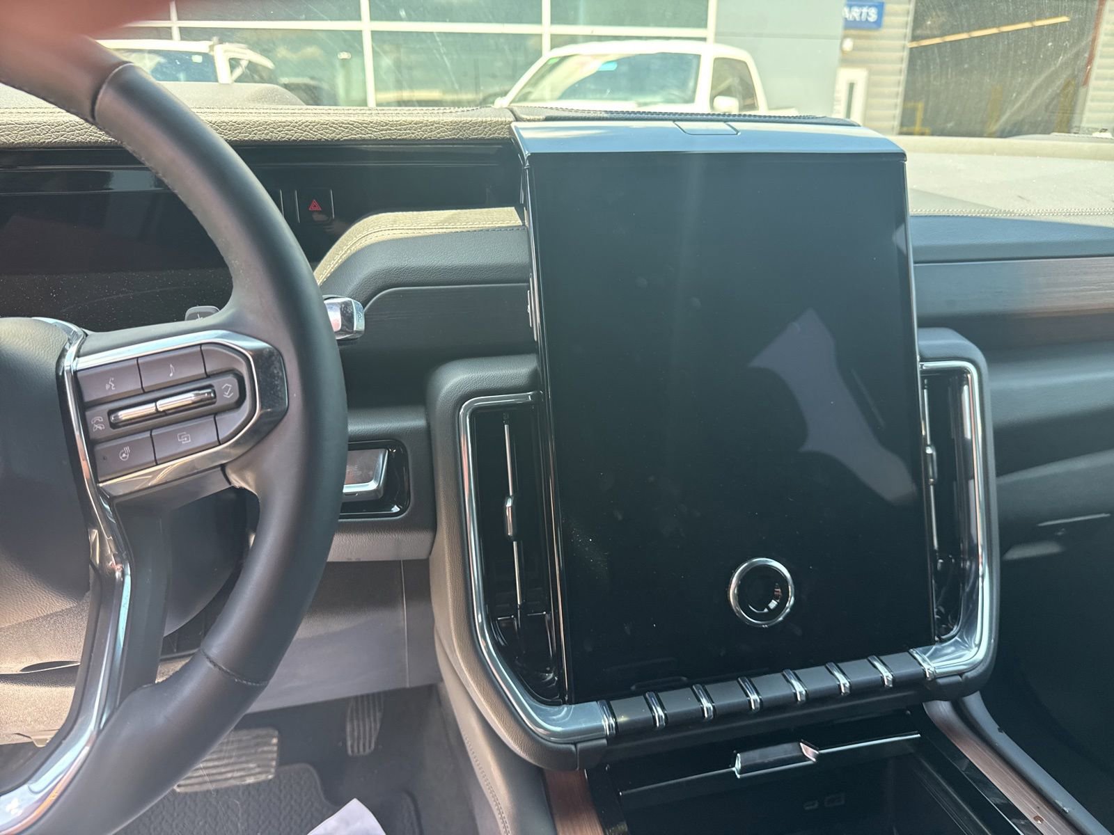 Used 2025 GMC Yukon Denali RWD image 11