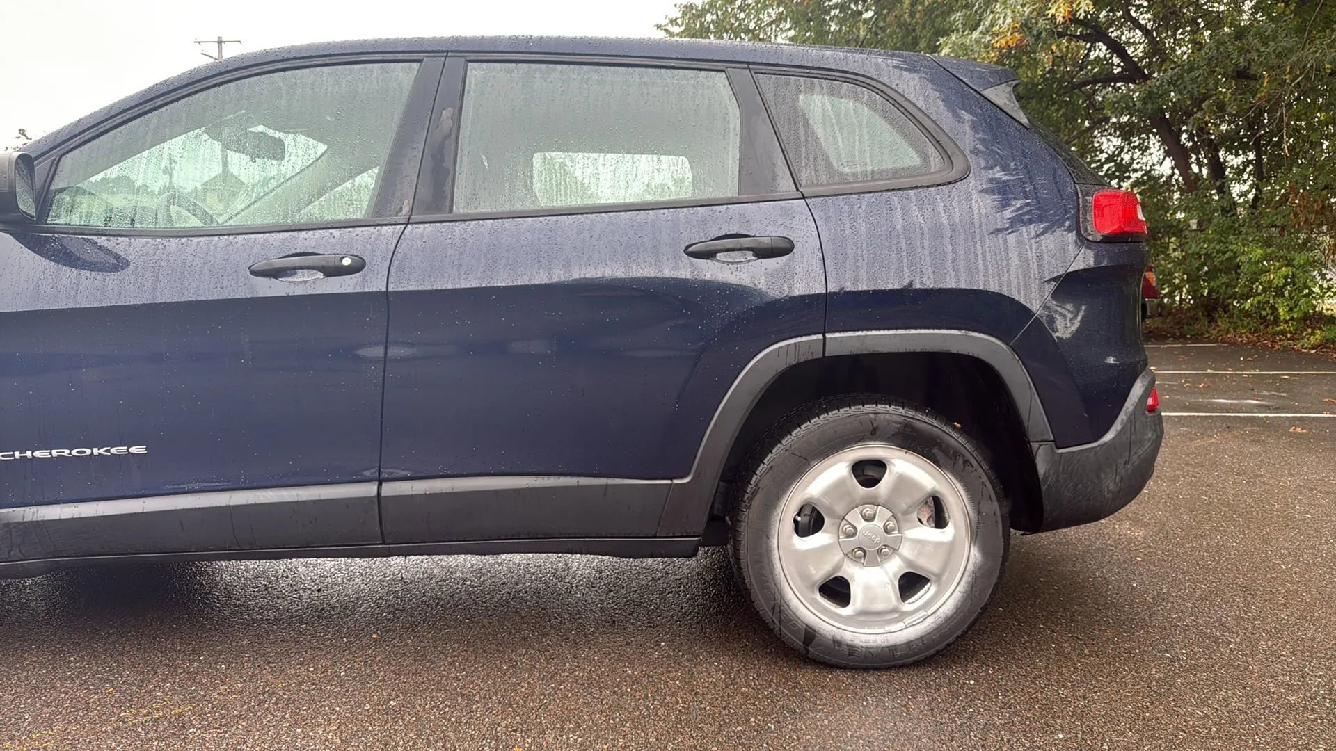 Used 2014 Jeep Cherokee Sport image 6