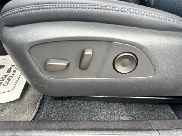 New 2026 Chevrolet Equinox EV LT w/ Convenience Package II AWD/4WD image 16