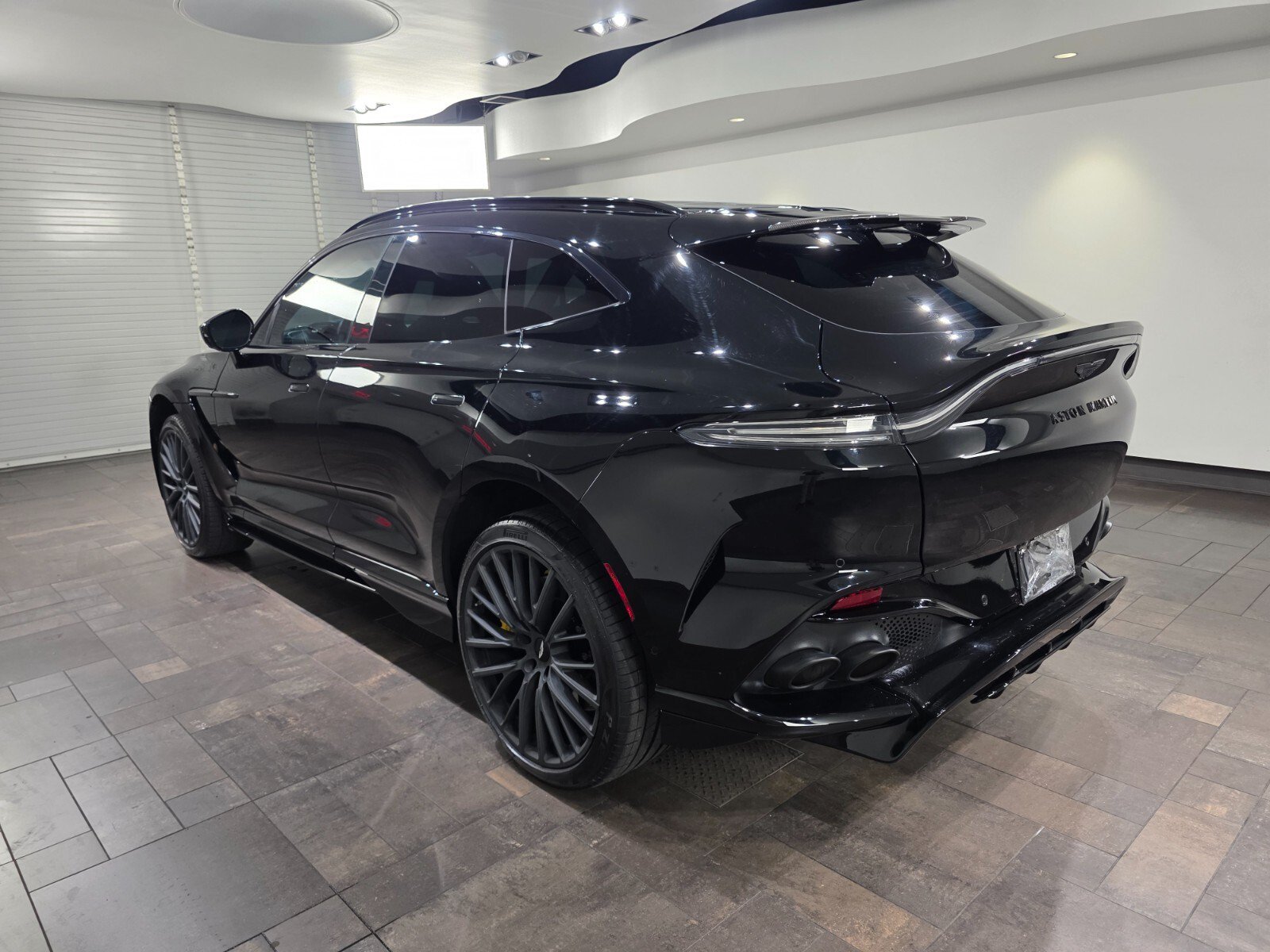 Used 2023 Aston Martin DBX 707 AWD/4WD image 2