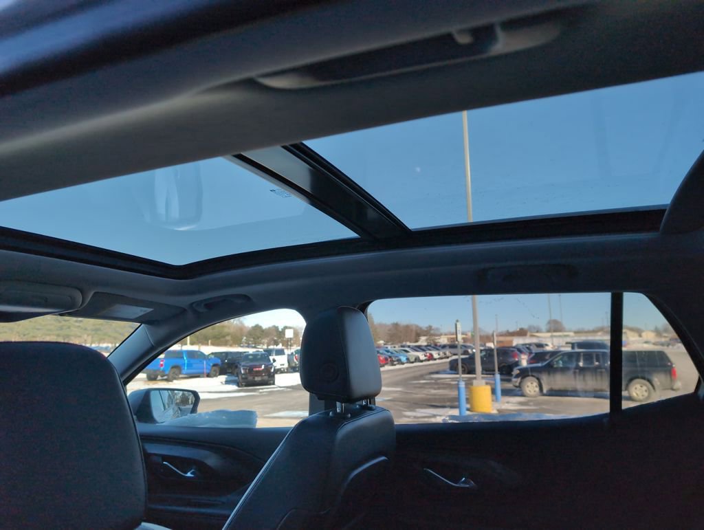 Used 2024 GMC Terrain SLT w/ Infotainment Package II image 13