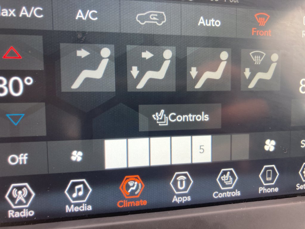 Used 2019 Jeep Compass Latitude w/ Cold Weather Group AWD/4WD image 40