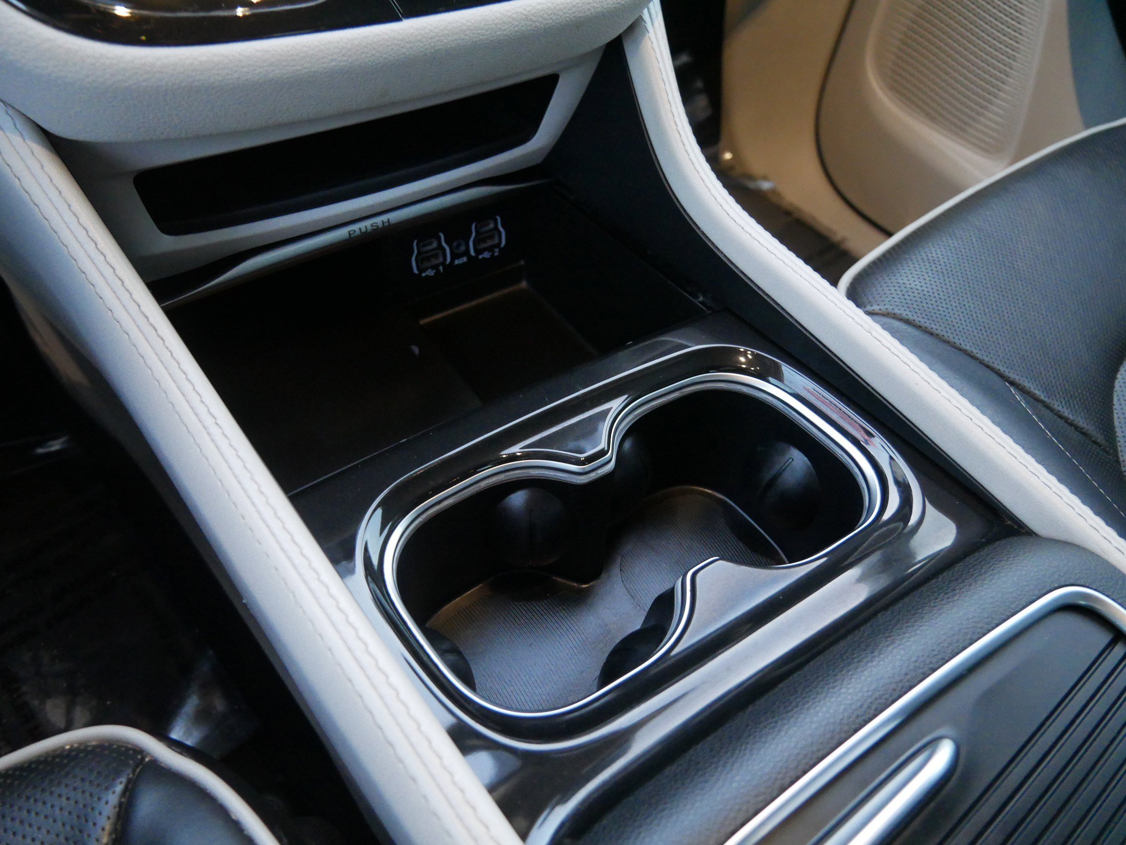 Used 2023 Chrysler Pacifica Limited FWD image 31