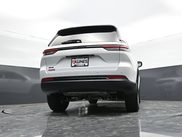 Used 2025 Jeep Grand Cherokee Altitude AWD/4WD image 48