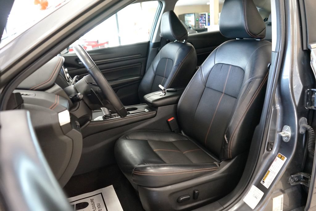 Used 2021 Nissan Altima 2.5 SR FWD image 2