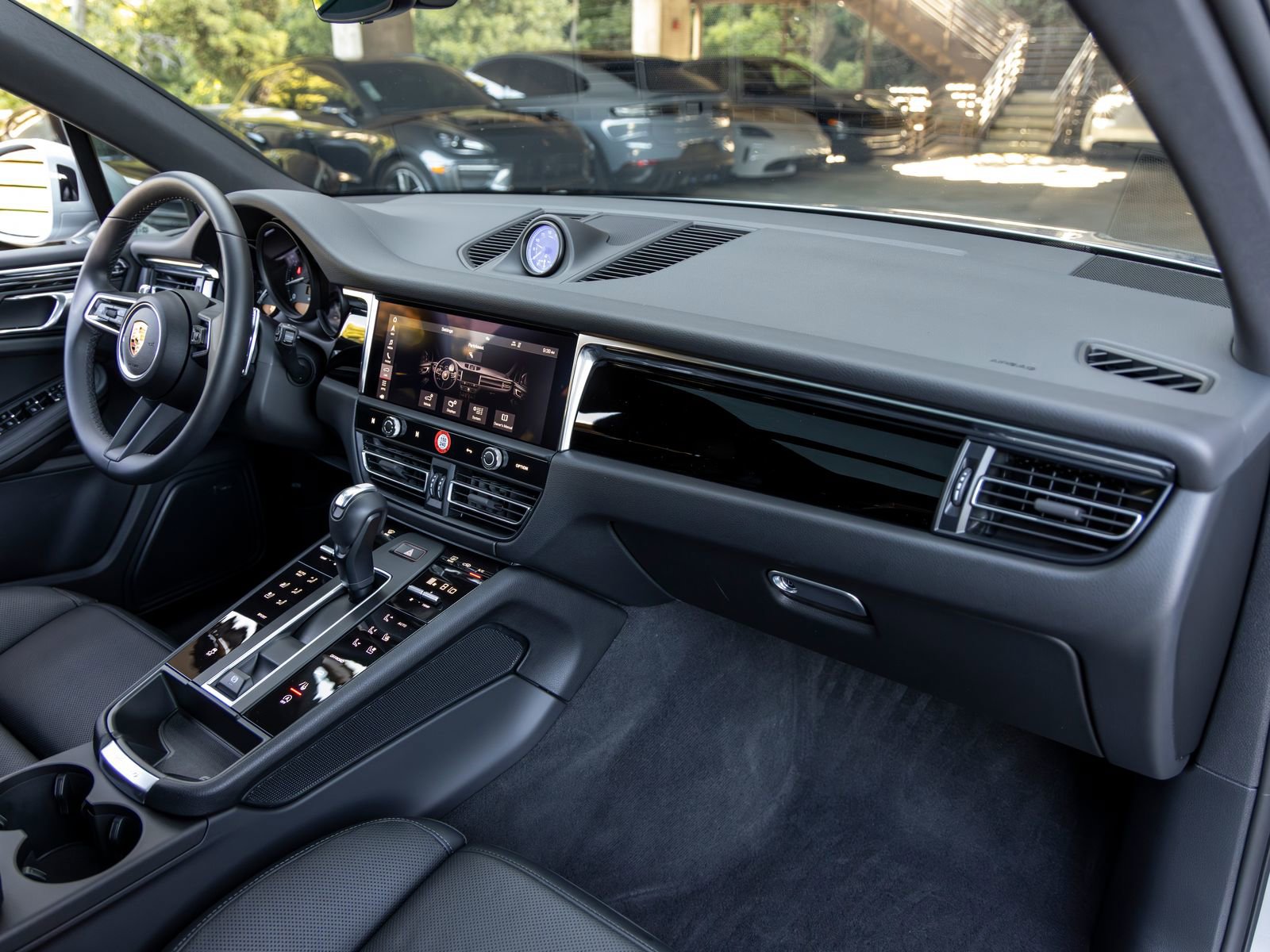 Certified 2025 Porsche Macan AWD/4WD image 55