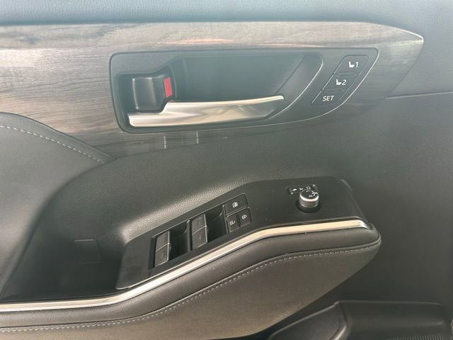 Used 2023 Toyota Highlander Platinum image 33